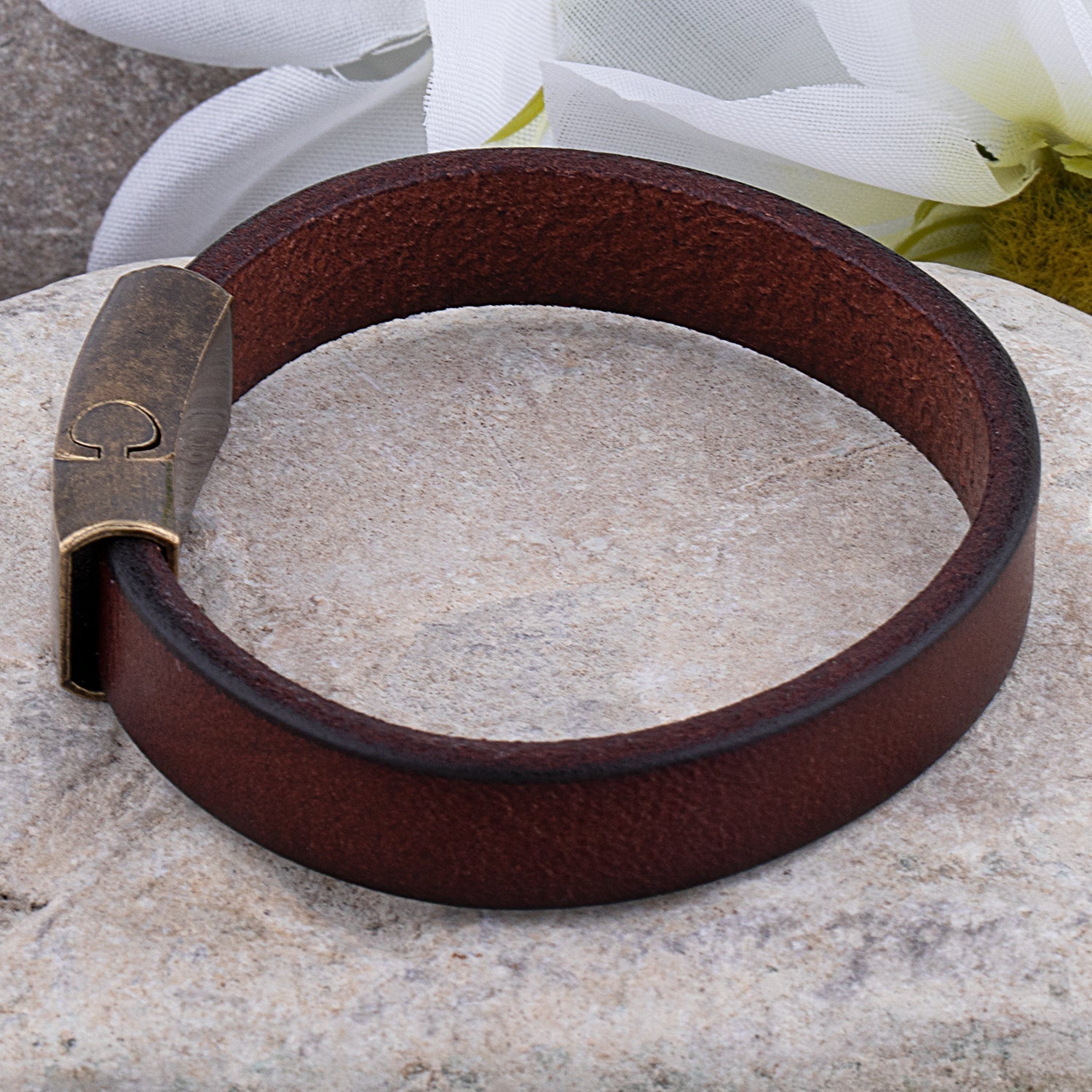 FABRIO - Sturdy leather bracelet with brass clasp - Harisson Fashion