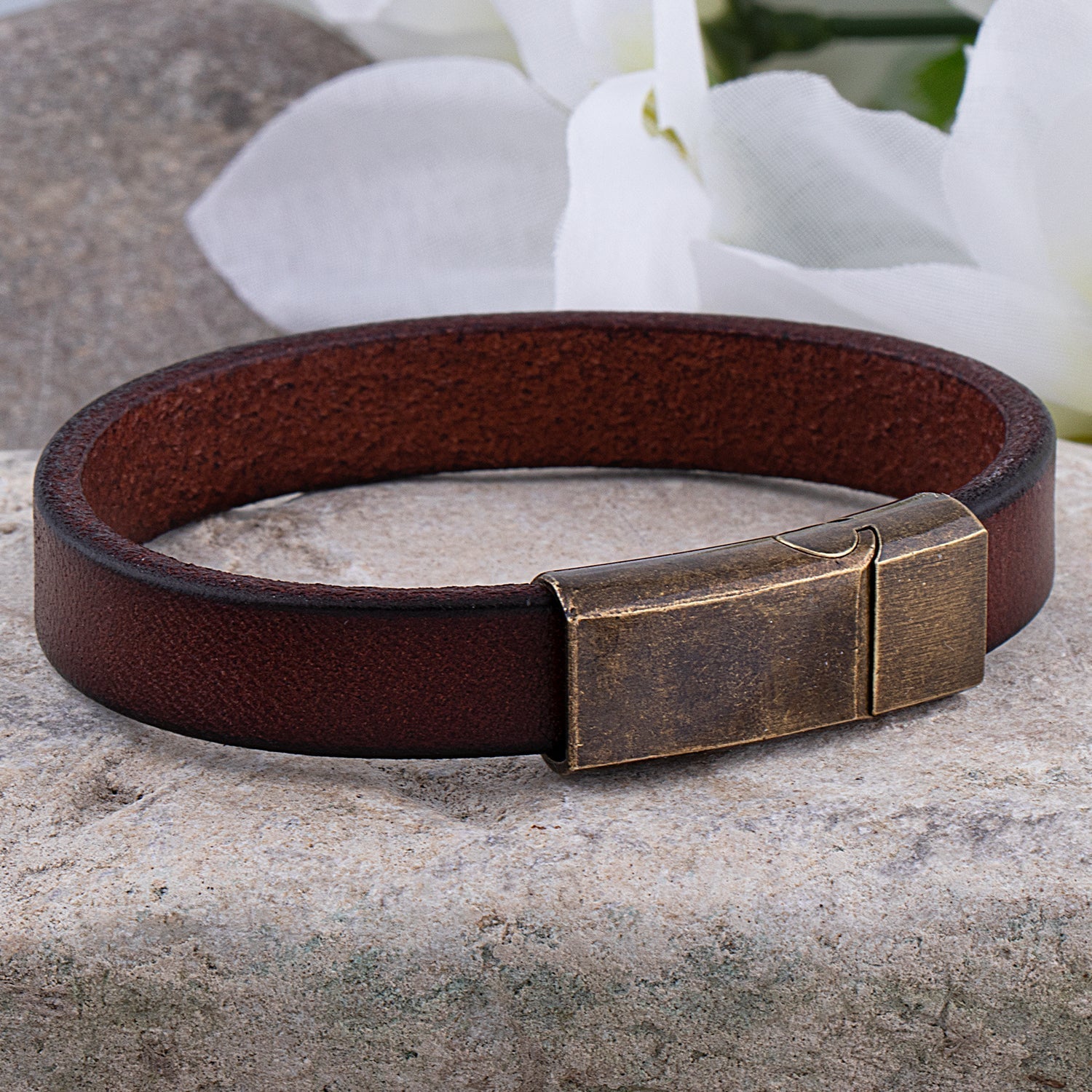 FABRIO - Sturdy leather bracelet with brass clasp - Harisson Fashion